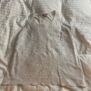 Gorgeous Saint Tropez West tank top w/ lace front